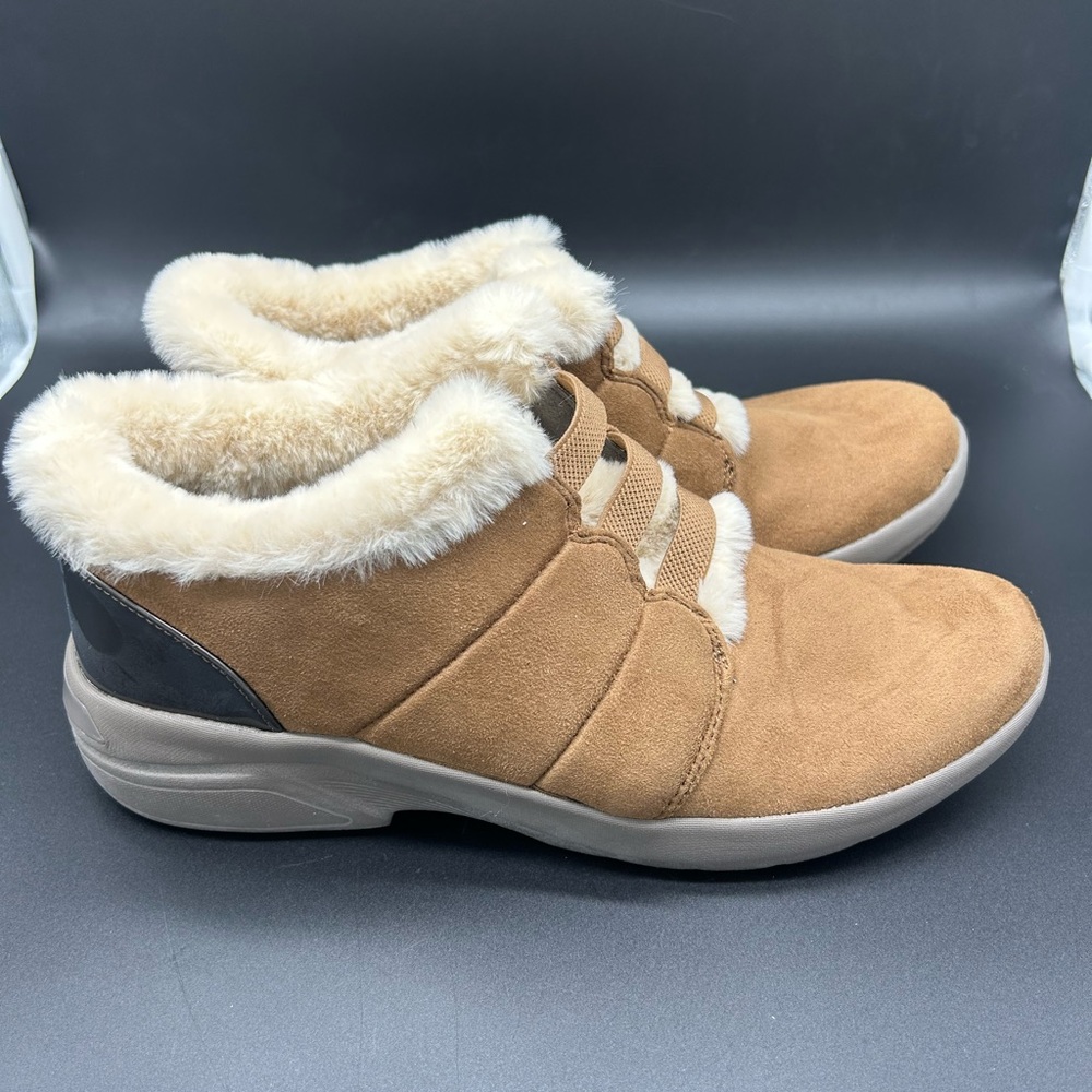 Bzees Tan and Black Winter Boots with Cozy Lining